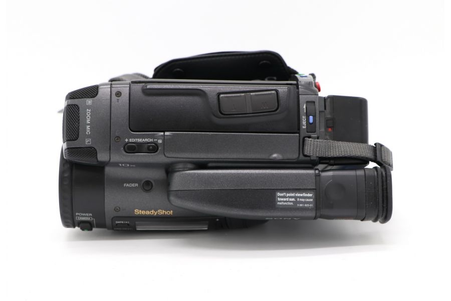 Видеокамера цифровая Sony CCD-TR2000E Handycam