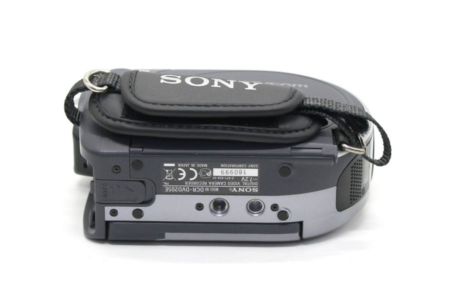 Видеокамера цифровая Sony DCR-DVD205E Handycam