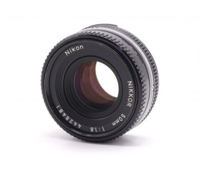 Светосильный Nikon 50mm f/1.8 Nikkor блинчик
