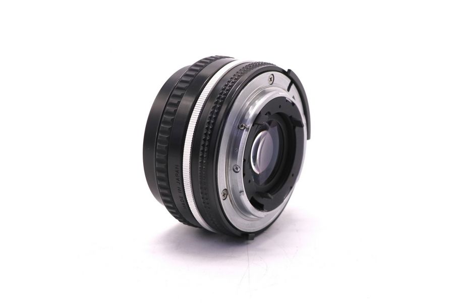 Светосильный объектив Nikon 50mm f/1.8 Nikkor