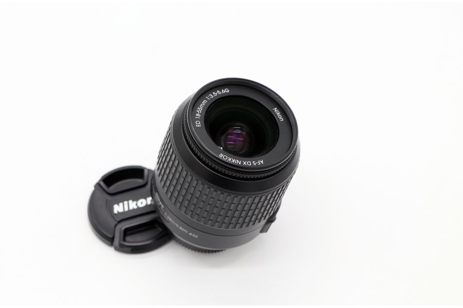 Объектив Nikon 18-55mm f/3.5-5.6G AF-S ED DX Nikkor