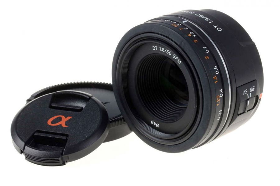 Объектив Sony DT 50mm f/1.8 SAM в упаковке
