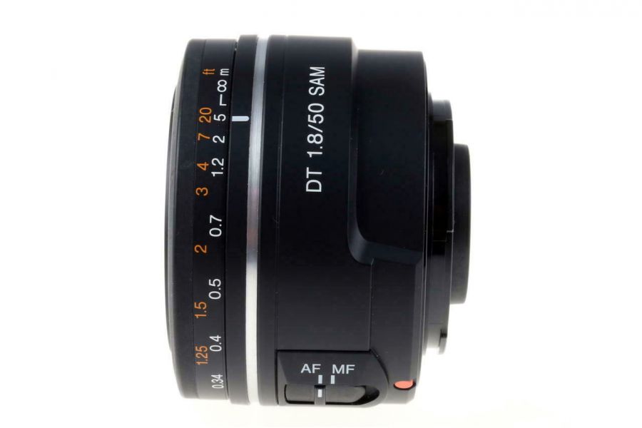 Объектив Sony DT 50mm f/1.8 SAM в упаковке