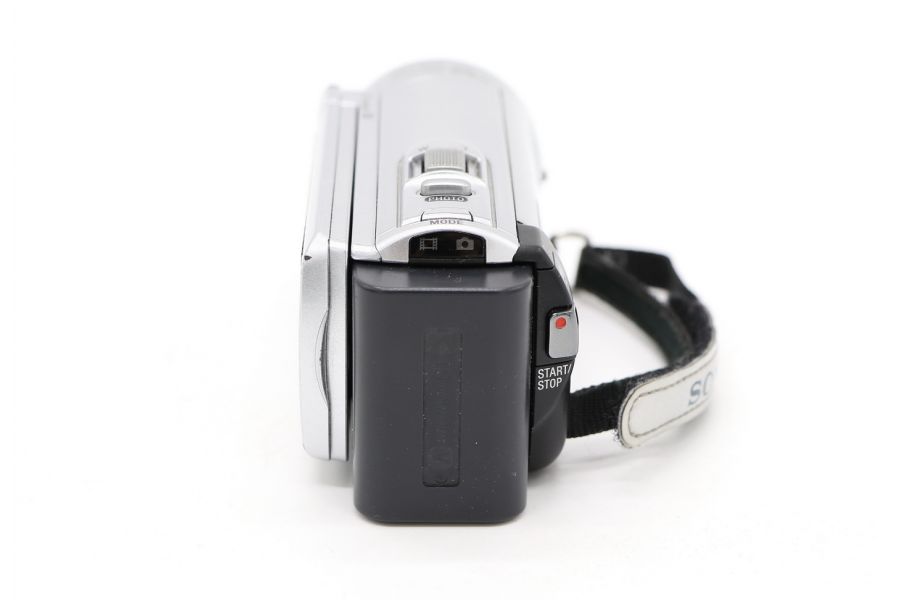 Цифровая видеокамера Sony DCR-SX83E Handycam