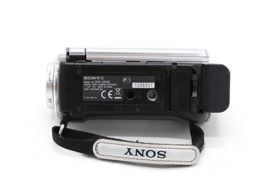 Цифровая видеокамера Sony DCR-SX83E Handycam
