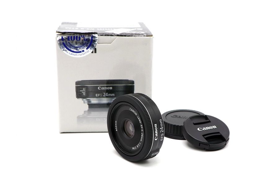 Объектив Canon EF-S 24mm f/2.8 STM в упаковке