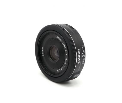 Объектив Canon EF-S 24mm f/2.8 STM в упаковке