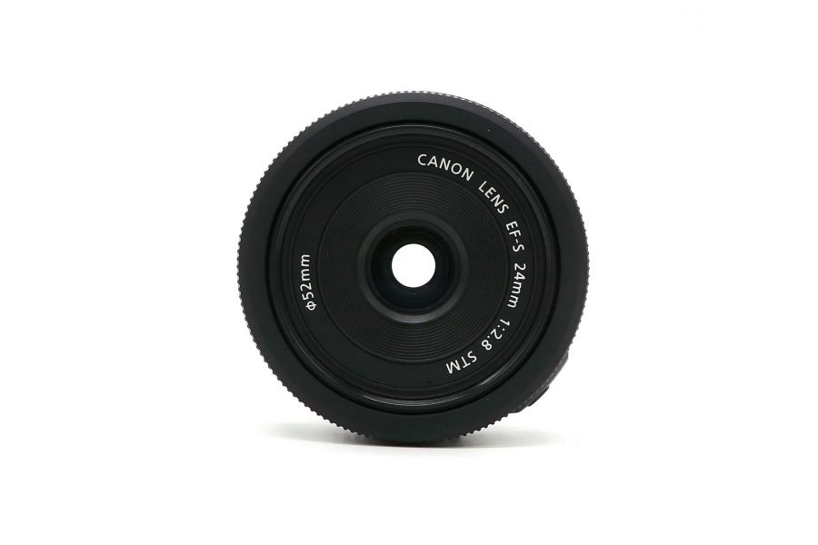 Объектив Canon EF-S 24mm f/2.8 STM в упаковке