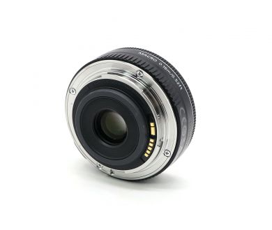 Объектив Canon EF-S 24mm f/2.8 STM в упаковке