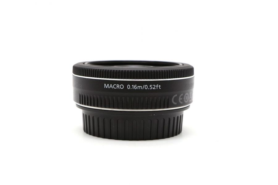 Объектив Canon EF-S 24mm f/2.8 STM в упаковке
