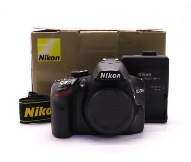 Nikon D3200 body в упаковке (пробег 2700 кадров)