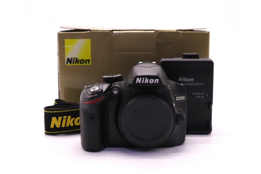 Nikon D3200 body в упаковке (пробег 2700 кадров)