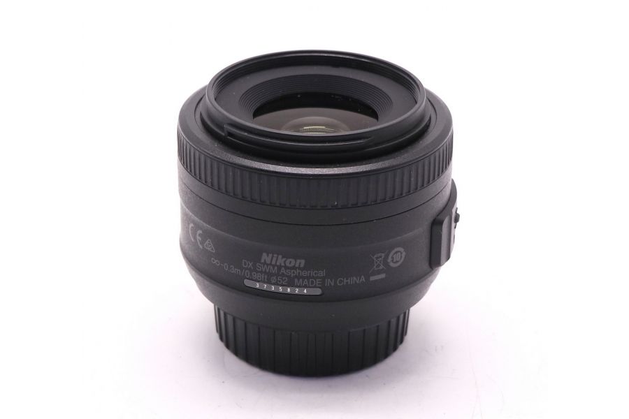 Объектив Nikon 35mm f/1.8G AF-S DX Nikkor в упаковке