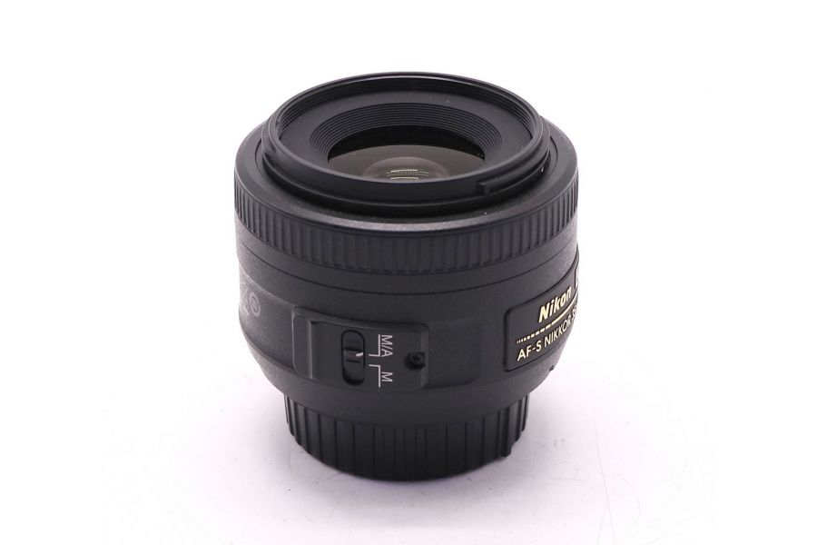 Объектив Nikon 35mm f/1.8G AF-S DX Nikkor в упаковке