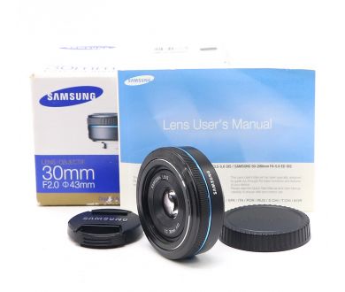 Объектив Samsung 30mm f/2 Pancake в упаковке