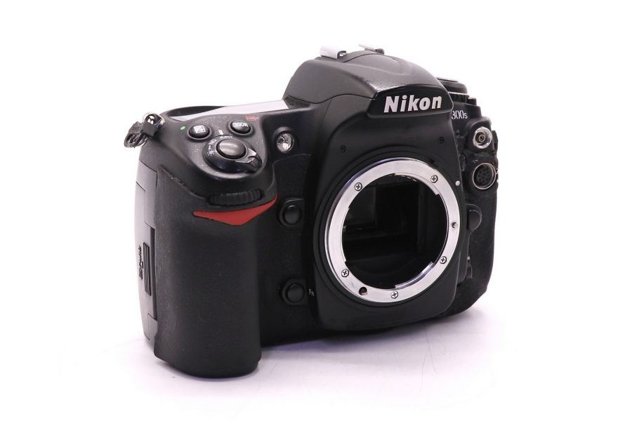 Nikon D300s body (пробег 195040 кадров)