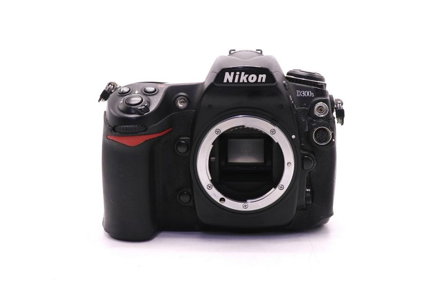 Nikon D300s body (пробег 195040 кадров)