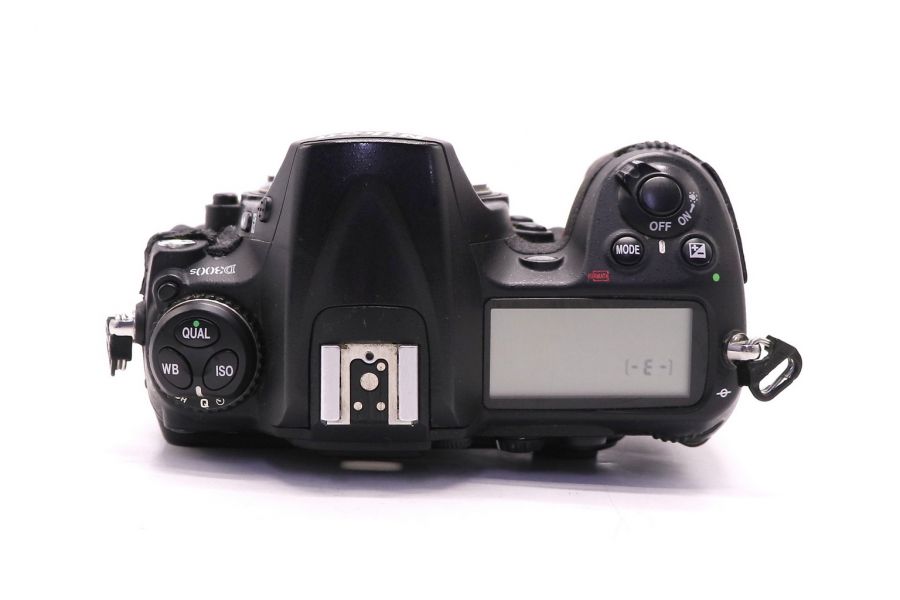 Nikon D300s body (пробег 195040 кадров)