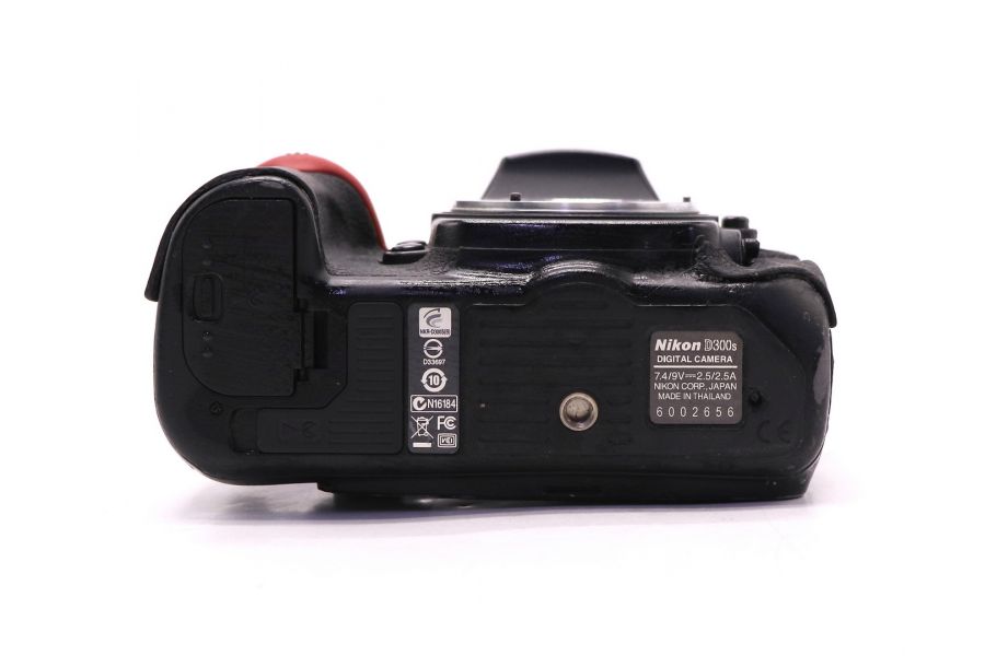 Nikon D300s body (пробег 195040 кадров)