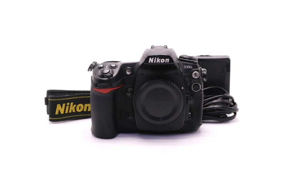 Nikon D300s body (пробег 195040 кадров)