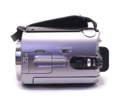 Видеокамера цифровая Sony DCR-SR82E Handycam