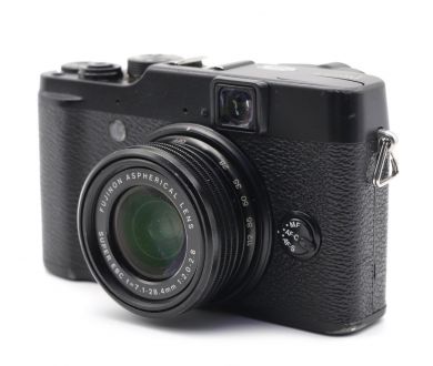 Компактная цифровая фотокамера Fujifilm X10