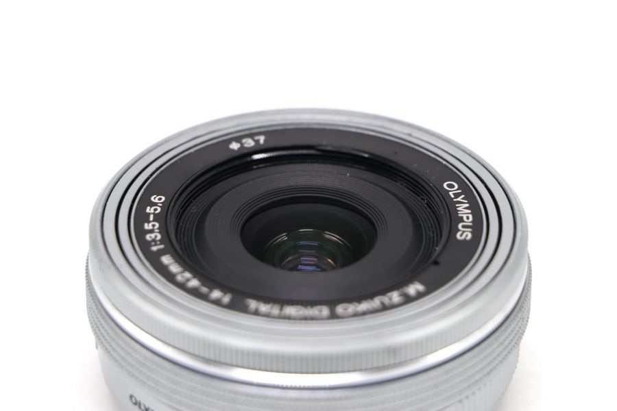 Объектив Olympus M.Zuiko Digital 14-42mm f/3.5-5.6