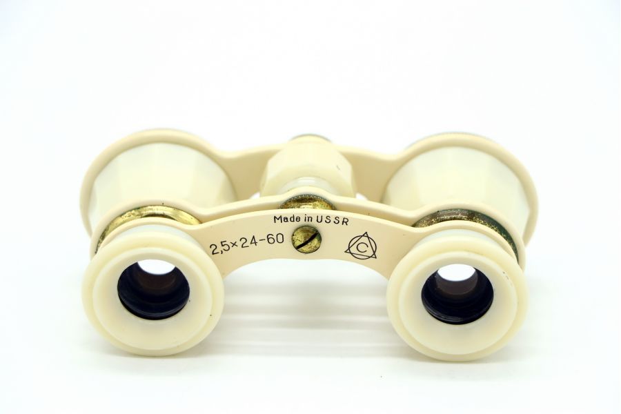 Бинокль театральный 2,5х60 белого цвета (СССР)