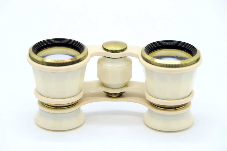 Бинокль театральный 2,5х60 белого цвета (СССР)