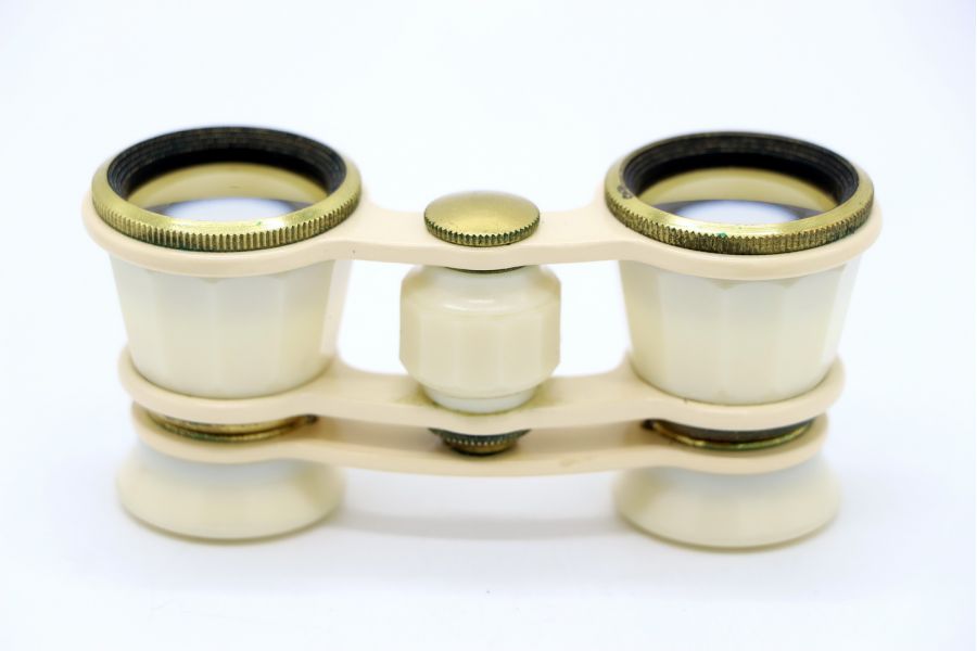 Бинокль театральный 2,5х60 белого цвета (СССР)