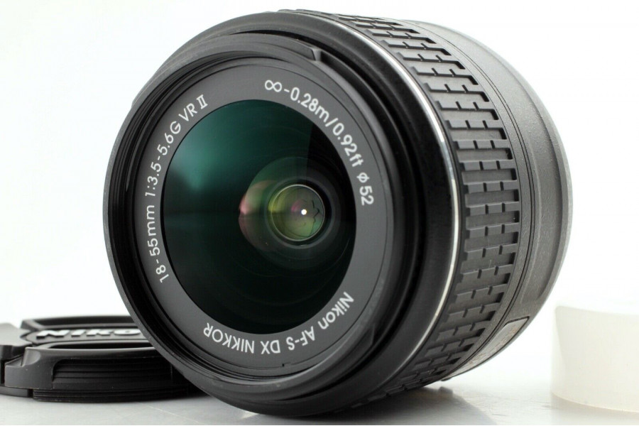 Объектив Nikon 18-55mm f/3.5-5.6G AF-S VR II DX Zoom-Nikkor