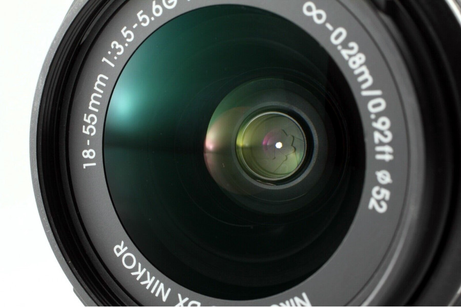 Объектив Nikon 18-55mm f/3.5-5.6G AF-S VR II DX Zoom-Nikkor