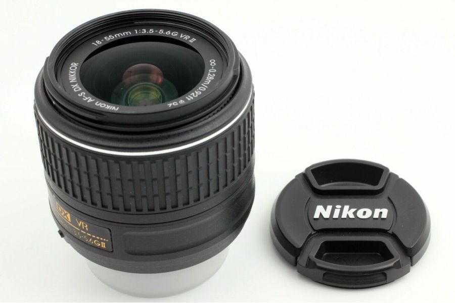 Объектив Nikon 18-55mm f/3.5-5.6G AF-S VR II DX Zoom-Nikkor