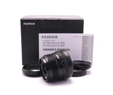 Компактный Fujifilm XF 23mm F2 R WR в упаковке