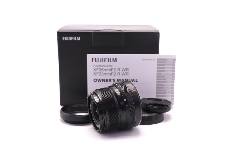 Компактный Fujifilm XF 23mm F2 R WR в упаковке