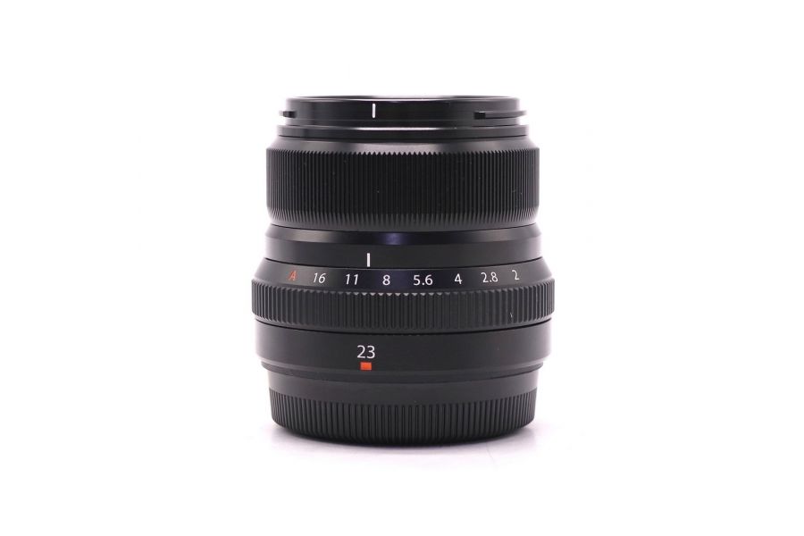 Компактный Fujifilm XF 23mm F2 R WR в упаковке
