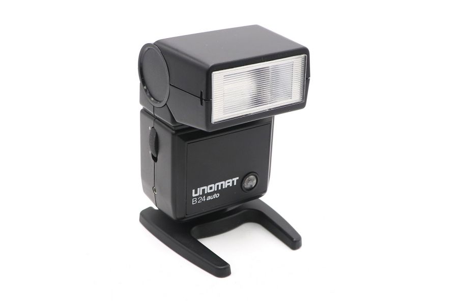Черная фотовспышка Unomat B24 Auto в упаковке