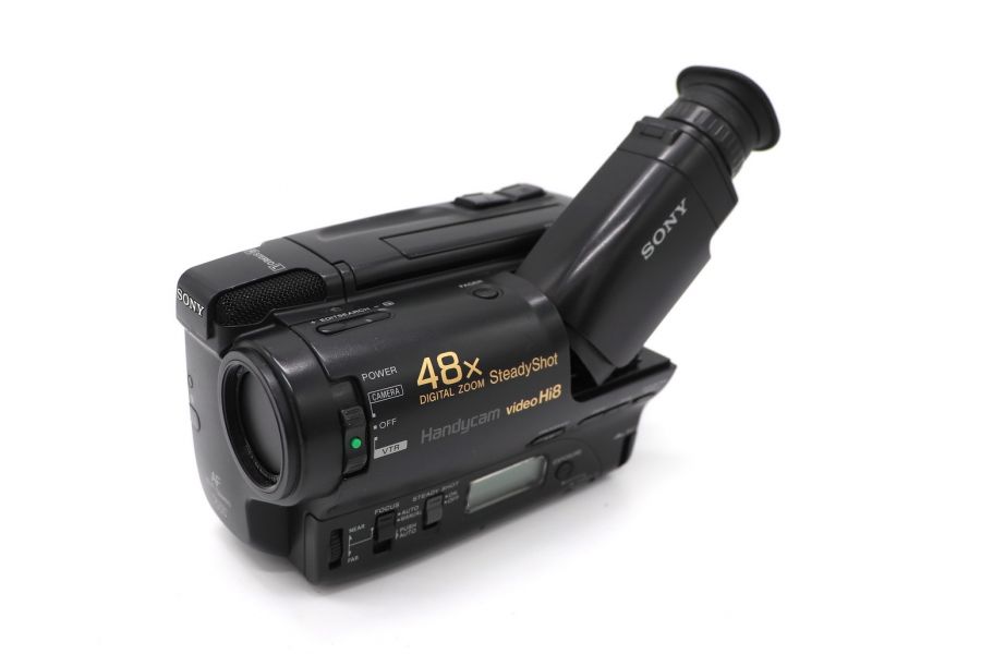 Видеокамера аналоговая Sony CCD-TR750E Hi8