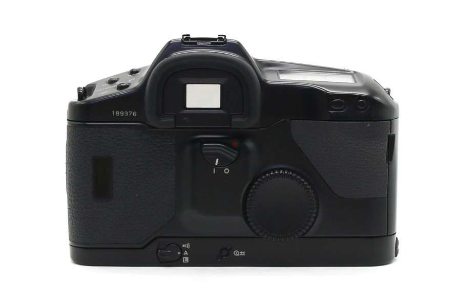 Зеркальный пленочный фотоаппарат Canon EOS-1 body