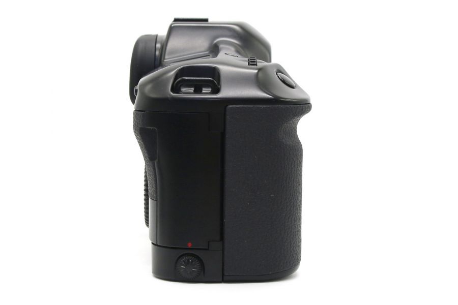 Зеркальный пленочный фотоаппарат Canon EOS-1 body