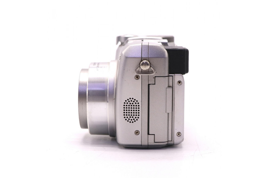 Компактная камера Olympus C-750 Ultra Zoom Camedia