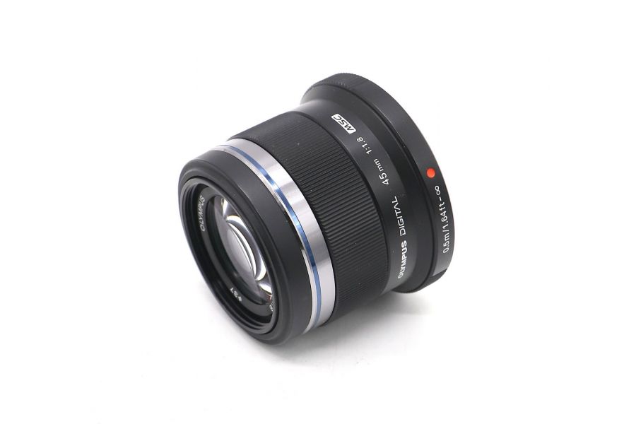 Olympus M.Zuiko Digital 45mm f/1.8 в упаковке