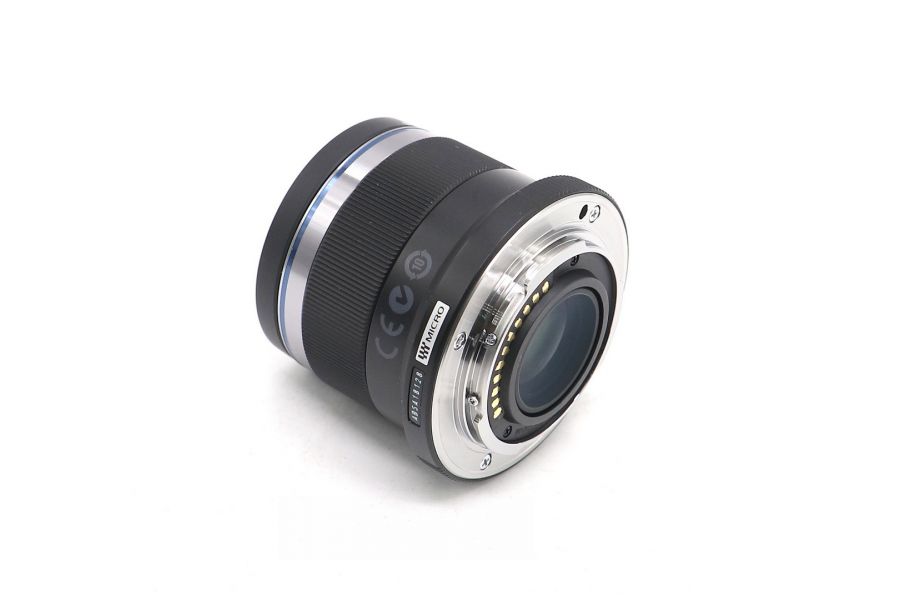 Olympus M.Zuiko Digital 45mm f/1.8 в упаковке