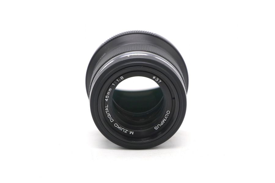 Olympus M.Zuiko Digital 45mm f/1.8 в упаковке