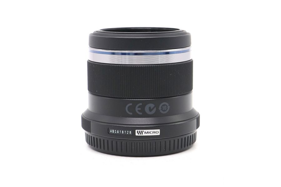 Olympus M.Zuiko Digital 45mm f/1.8 в упаковке