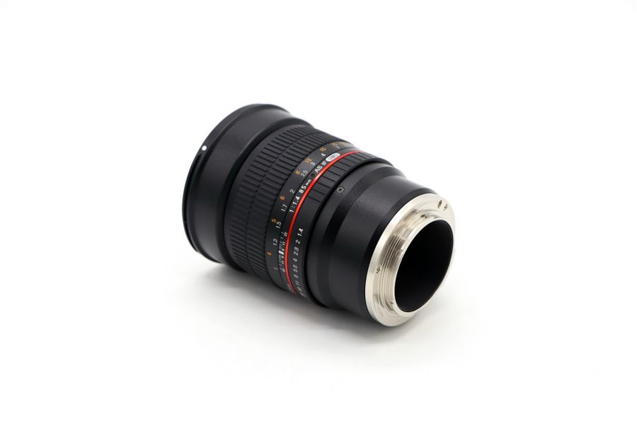 Samyang 85mm f/1.4 AS IF UMC Sony E в упаковке