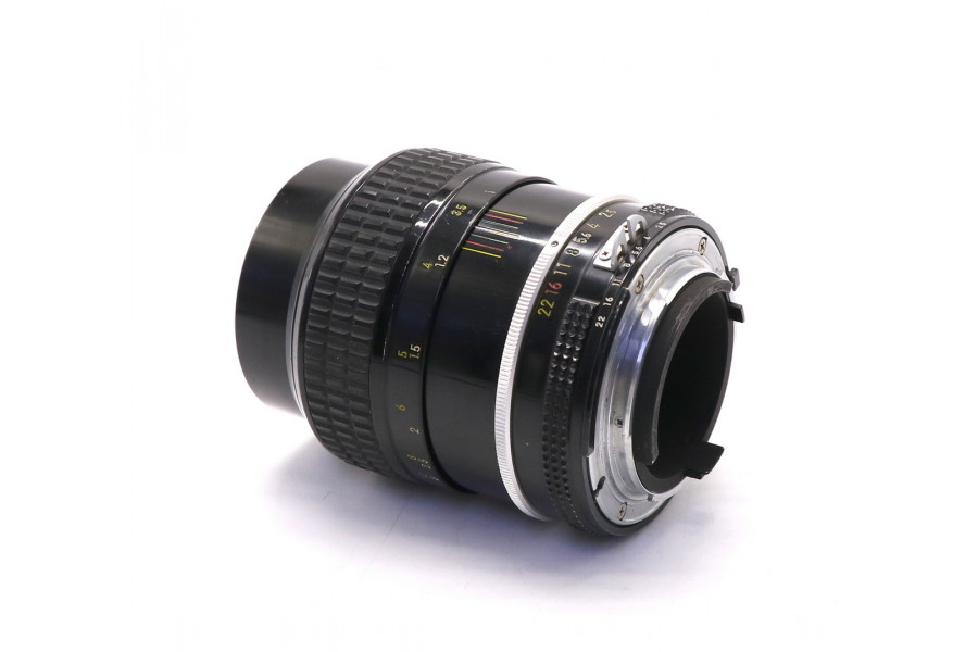 Мануальный объектив Nikon 105mm f/2.5 Nikkor