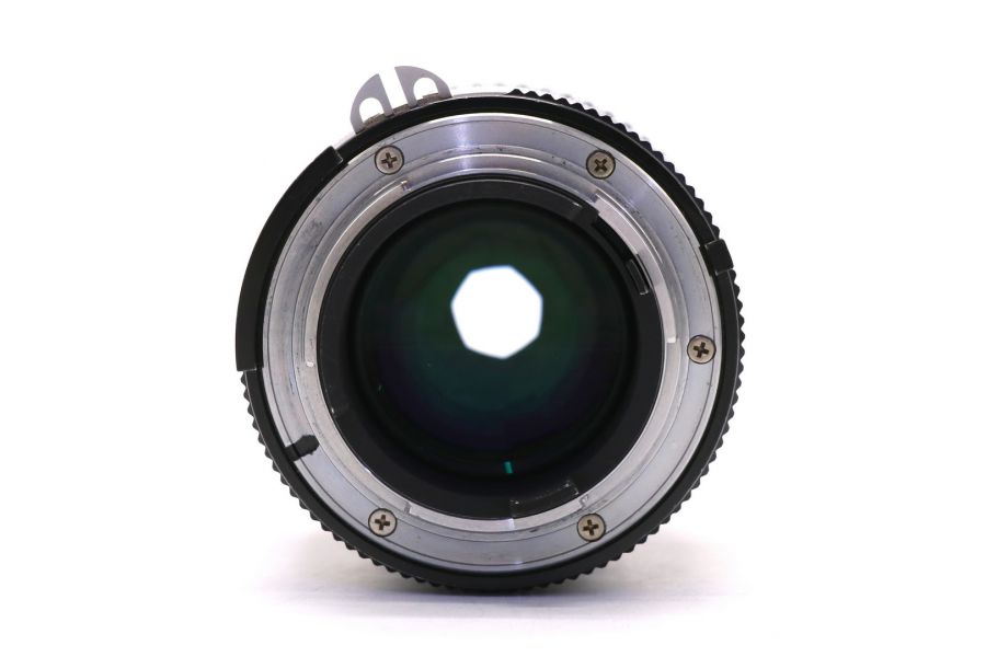 Мануальный объектив Nikon 105mm f/2.5 Nikkor