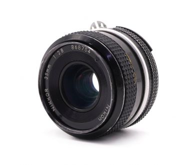 Широкоугольный объектив Nikon 35mm f/2.8 Nikkor