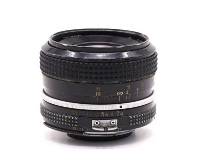 Широкоугольный объектив Nikon 35mm f/2.8 Nikkor